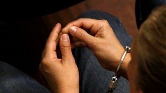 Hallaron asesinado a golpes a un hombre de 70 años y detuvieron a su hija