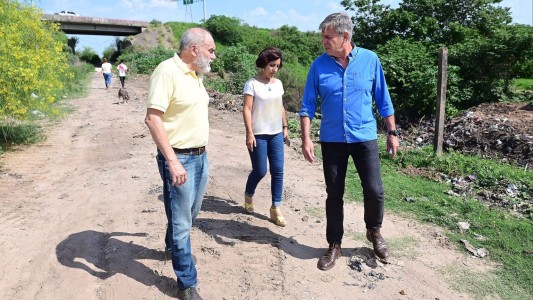 La Municipalidad continúa con la limpieza de canales a cielo abierto