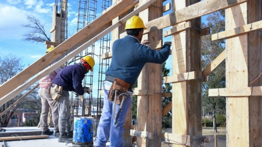 Los salarios le ganaron a la inflación en octubre pero en la comparación anual siguen por debajo