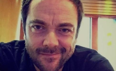 Mark Sheppard, protagonista de "Supernatural", es dado de alta tras sufrir seis infartos