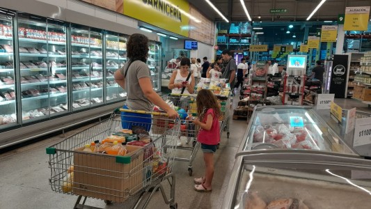 Córdoba: Filas interminables para "stockearse" ante el temor por los aumentos