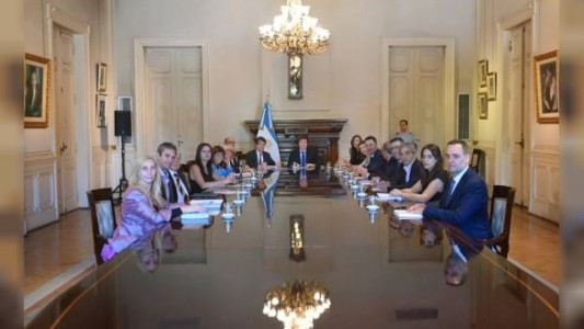 Recorte fiscal y expansión en partidas sociales: las claves de la primera reunión de Gabinete de Milei
