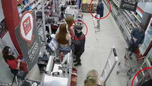 Salvaje robo en un supermercado de Caballito