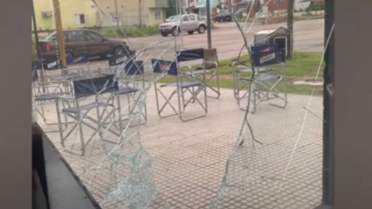Robo y vandalismo en un drugstore de Aristóbulo del Valle y French