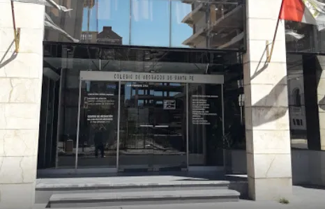 El Colegio de Abogados de Santa Fe planteó que el DNU es inconstitucional