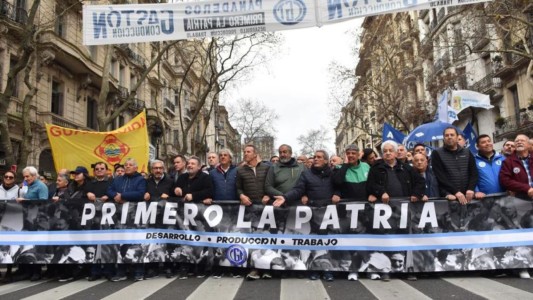 La CGT y la CTA marcharán mañana en la ciudad contra el DNU de Milei