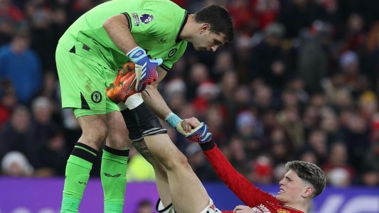 El gesto que tuvo el Dibu con Alejandro Garnacho