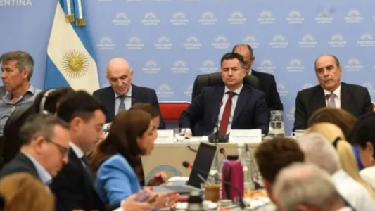 El oficialismo espera un guiño de la Rosada a la oposición "amigable" para salvar la ley ómnibus