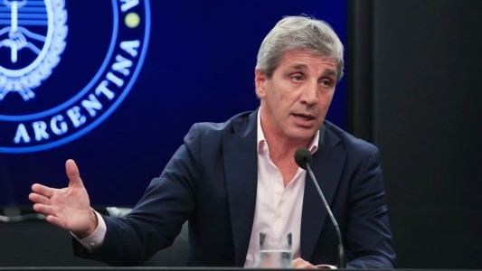 Caputo criticó a Kicillof por sumarse al paro
