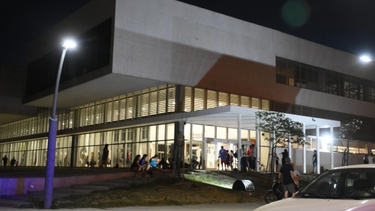 Jugaban al fútbol y terminaron a los tiros: hirieron a una mujer que pasaba por la zona