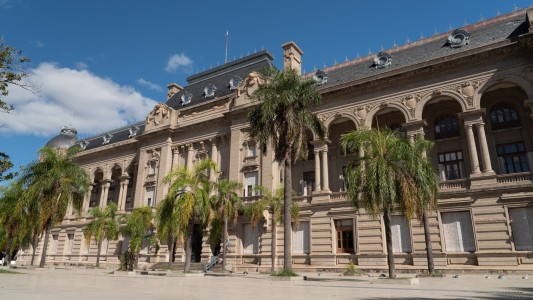 La provincia anunció el cronograma de pago para los agentes públicos