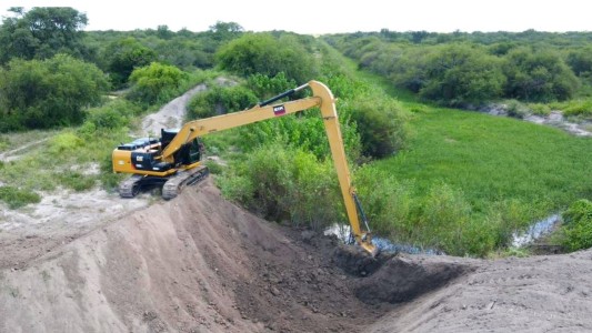 Detectan y hacen cerrar canales clandestinos que inundaban campos