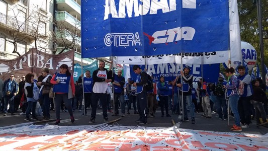 Docentes denuncian a la provincia por el incumplimiento de la paritaria 2023