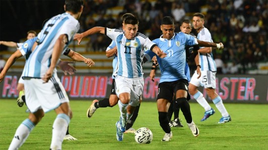 Festival de goles: Argentina empató con Uruguay y va por París 2024