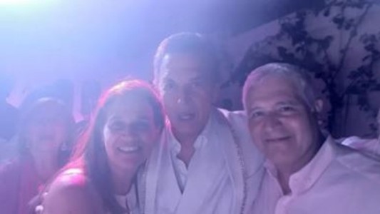 Escándalo por el festejo y el show de Palito Ortega en las Bodas de Oro de un represor con prisión domiciliaria
