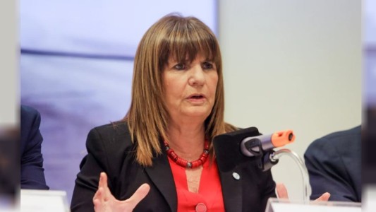 Patricia Bullrich anunció que Prefectura podrá usar todo tipo de armas de fuego