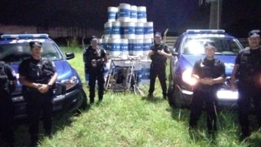 La policía recuperó ocho tachos de 200lts llenos de medidores de luz