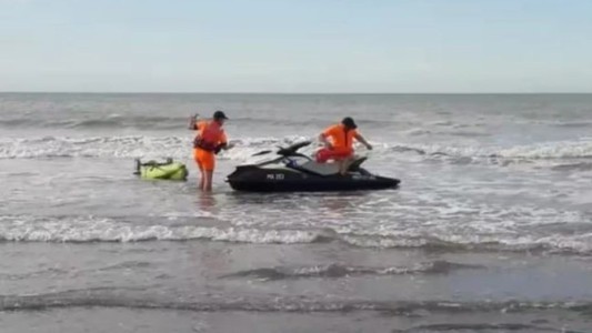 Buscan a un joven que desapareció tras meterse en el mar en Monte Hermoso