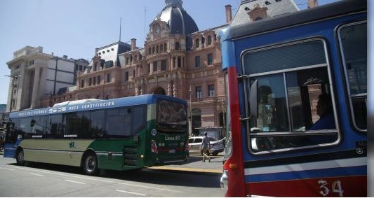 La UTA advirtió que con la quita de subsidios al transporte público el servicio "colapsará"
