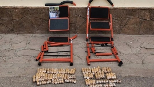 Hallaron más de cuatro kilos de cocaína dentro de caños de escaleras que llevaba un micro de larga distancia