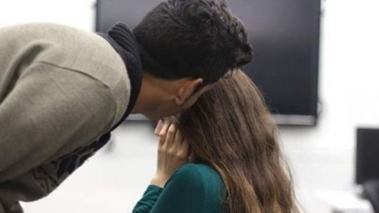 Condenaron a un docente secundario por acosar sexualmente a una alumna