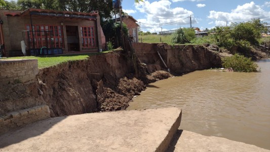 Colastiné Norte: cedió una barranca y se “llevó” los patios de varias viviendas