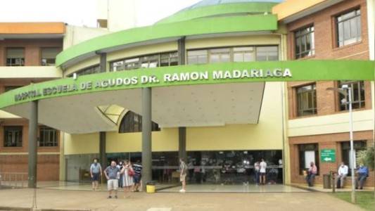 Roció con alcohol a su pareja delante de su hijo y fue detenido