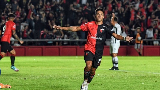Colón goleó a Patronato y se subió a lo más alto de la tabla de su zona