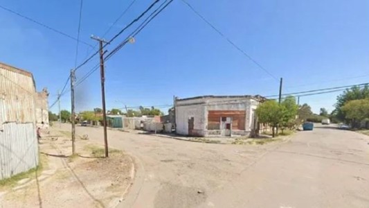 Destaparon una cloaca y encontraron un feto