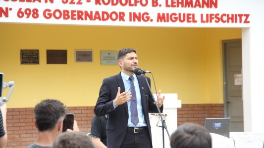 En el inicio del ciclo lectivo, Pullaro prometió "construir mil aulas" en toda la provincia