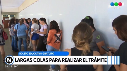 Largas colas en la terminal para tramitar el boleto educativo