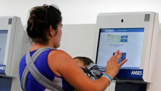 Cómo quedan los montos de la AUH y la Tarjeta Alimentar para el mes de marzo