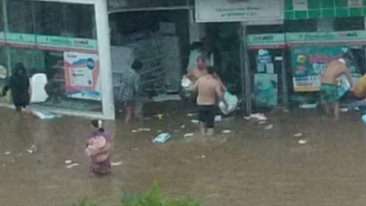 Un temporal histórico en Corrientes dejó calles inundadas y hubo un saqueo a una farmacia