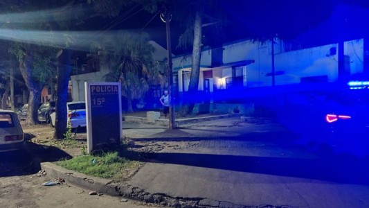 Rosario: Balearon una comisaría y un trolebús y quemaron un taxi