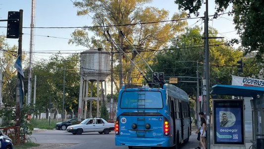 Sigue en estado crítico el chofer de trolebús baleado en Rosario