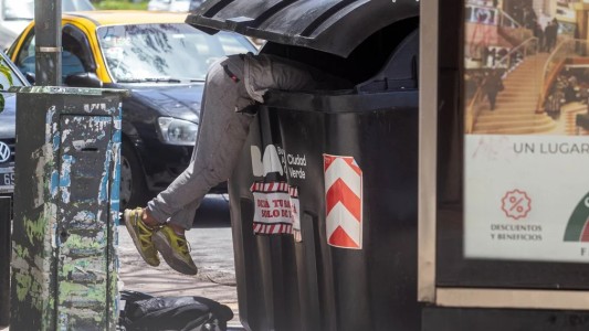 Para no ser pobre, una familia necesita ganar 690.000 pesos