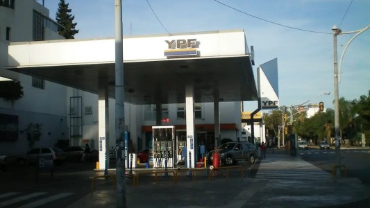 Amenazaron a tres estaciones de servicio en Santa Fe y Santo Tomé