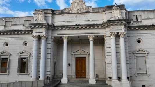 Profesionales de la salud preparan una manifestación frente a la Legislatura
