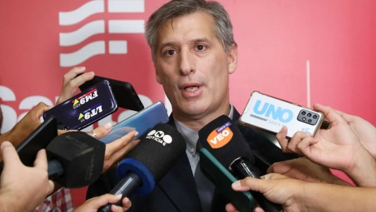 Olivares planteó "muchas dudas" sobre la reactivación de la economía