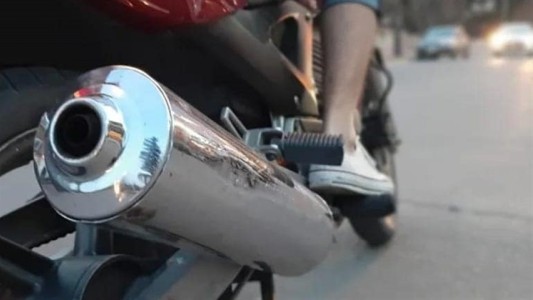 Prohíben la circulación de vehículos con caños de escape libres o sin silenciador