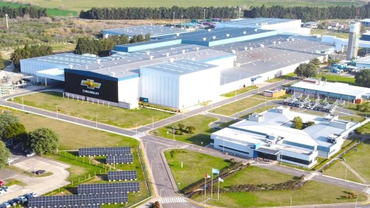 General Motors paraliza su producción por no poder pagar la importación de insumos