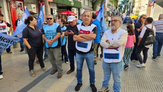 Protesta frente a la sede local de Anses en Santa Fe