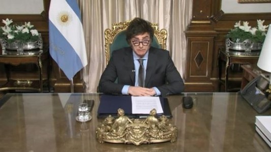 El presidente llamó "ignorante" a López Obrador y "terrorista" a Petro