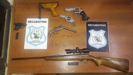 Detuvieron a un hombre y secuestraron una importante cantidad de armas