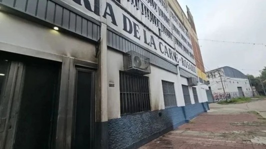 Rosario: dispararon y prendieron fuego el Sindicato de la Carne
