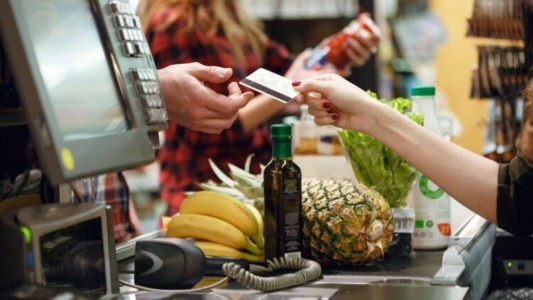 El límite para extraer efectivo en comercios aumenta a 170 mil pesos