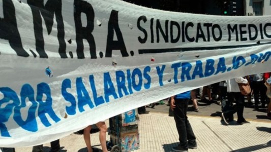 Se lleva adelante el paro de médicos y profesionales de la salud