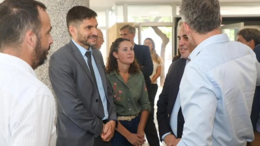 Pullaro recorrió las obras de refuncionalización del Correo en Esperanza