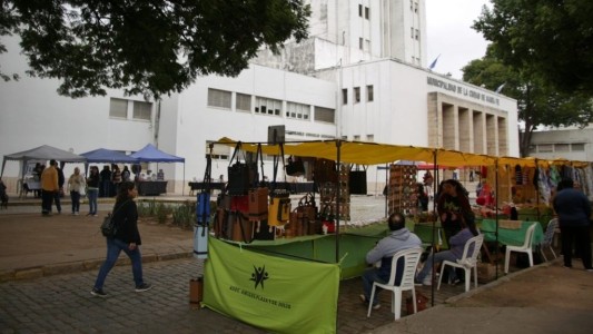 Volvió la Feria de Emprendedores a la explanada del Concejo