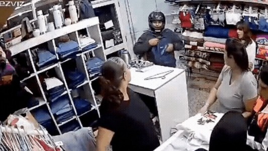 Asalto a mano armada en local de ropa de Santo Tomé